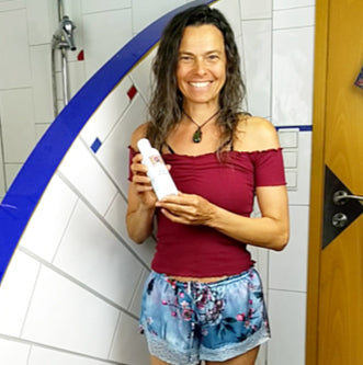 Aloe Vera Anti Cellulite Gel Frau zeigt produkt detail - Body Enjoy-Body Enjoy